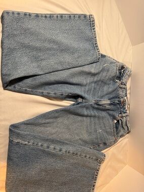 Garage High Waisted 24 W Classic Light Wash Straight Leg Jeans. Super Soft!